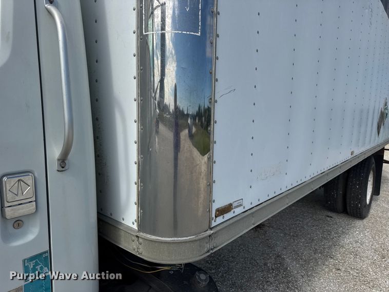 image for item DO2223 1998 International 4900 box truck