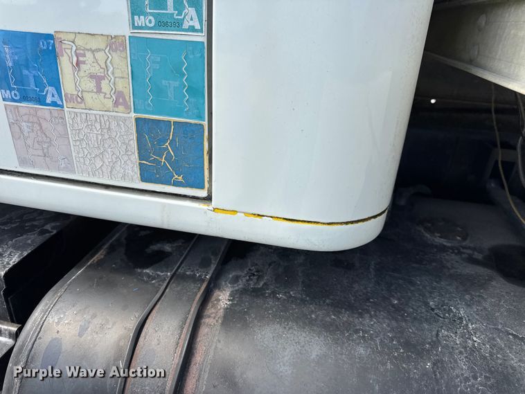 image for item DO2223 1998 International 4900 box truck