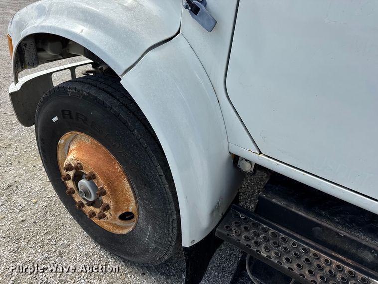 image for item DO2223 1998 International 4900 box truck