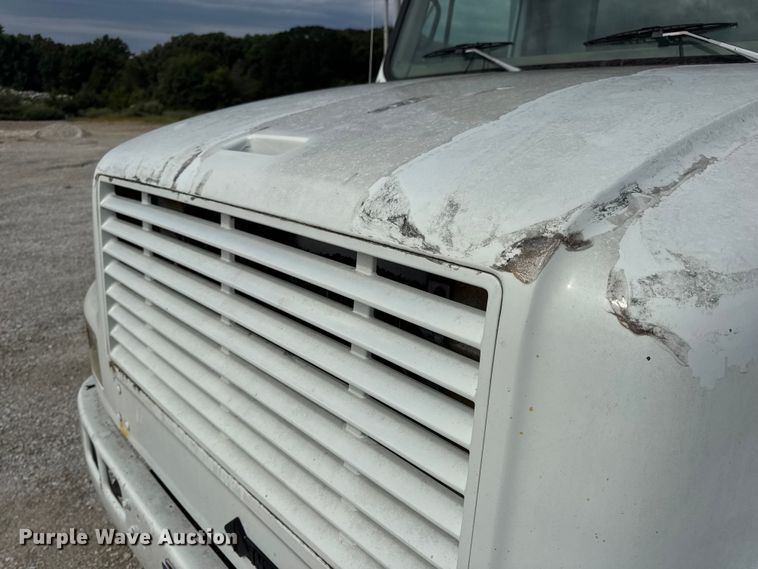 image for item DO2223 1998 International 4900 box truck