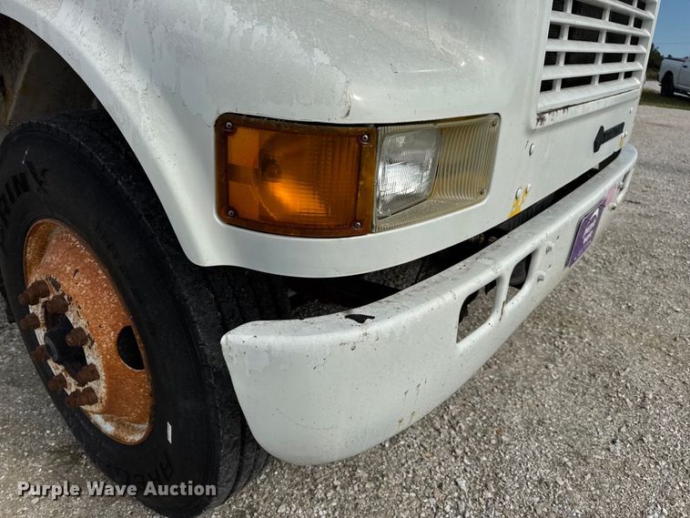 image for item DO2223 1998 International 4900 box truck