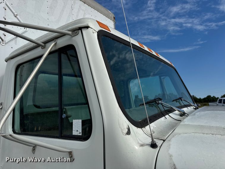 image for item DO2223 1998 International 4900 box truck