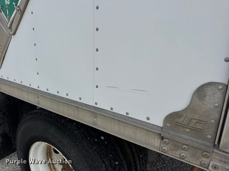 image for item DO2223 1998 International 4900 box truck