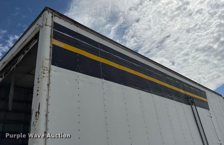 image for item DO2223 1998 International 4900 box truck