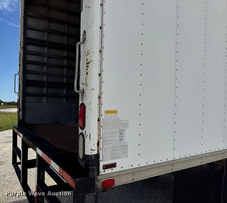 image for item DO2223 1998 International 4900 box truck