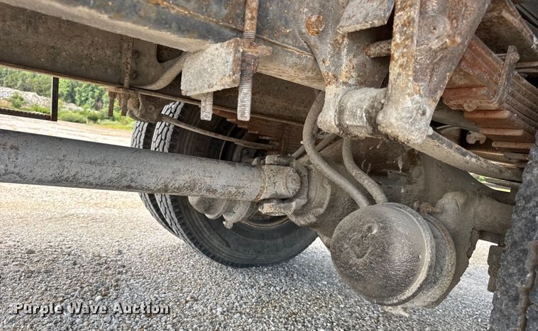 image for item DO2223 1998 International 4900 box truck