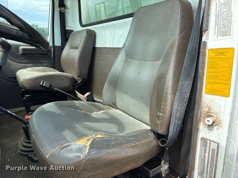 image for item DO2223 1998 International 4900 box truck