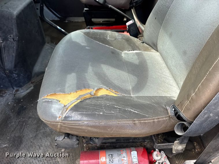 image for item DO2223 1998 International 4900 box truck