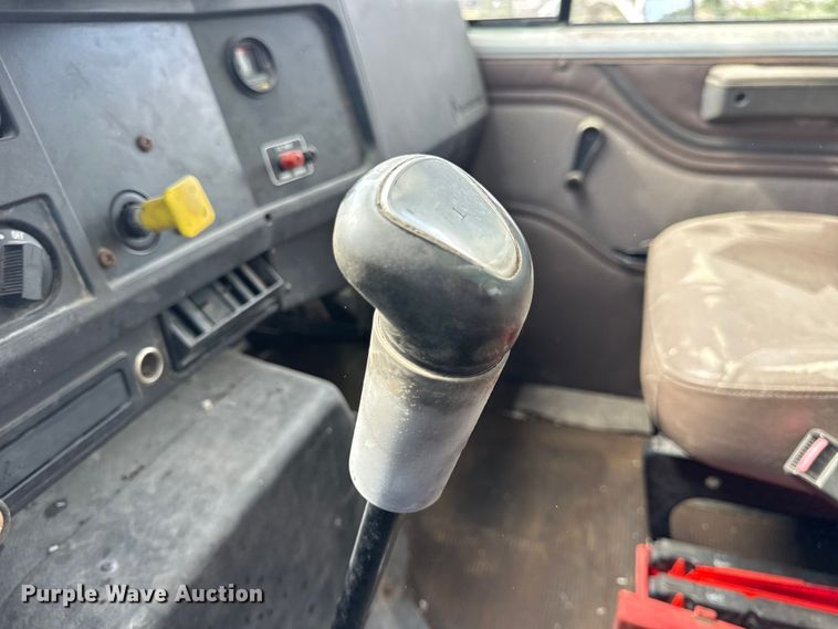 image for item DO2223 1998 International 4900 box truck