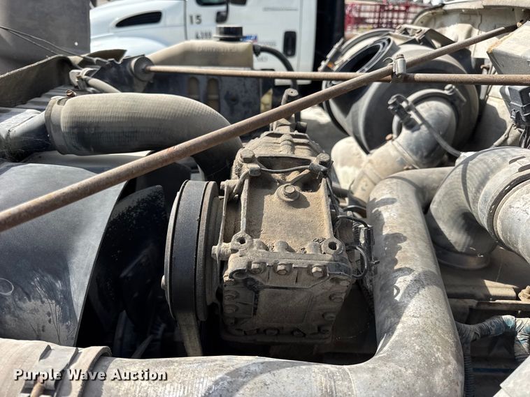 image for item DO2223 1998 International 4900 box truck