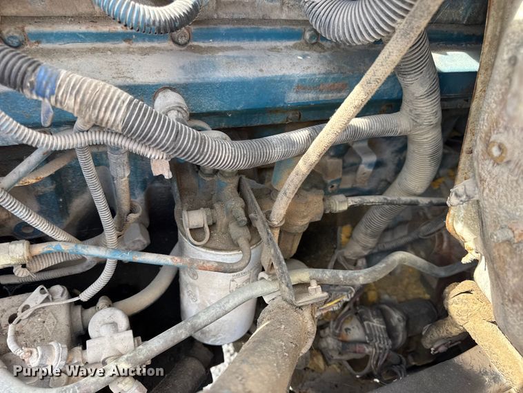 image for item DO2223 1998 International 4900 box truck