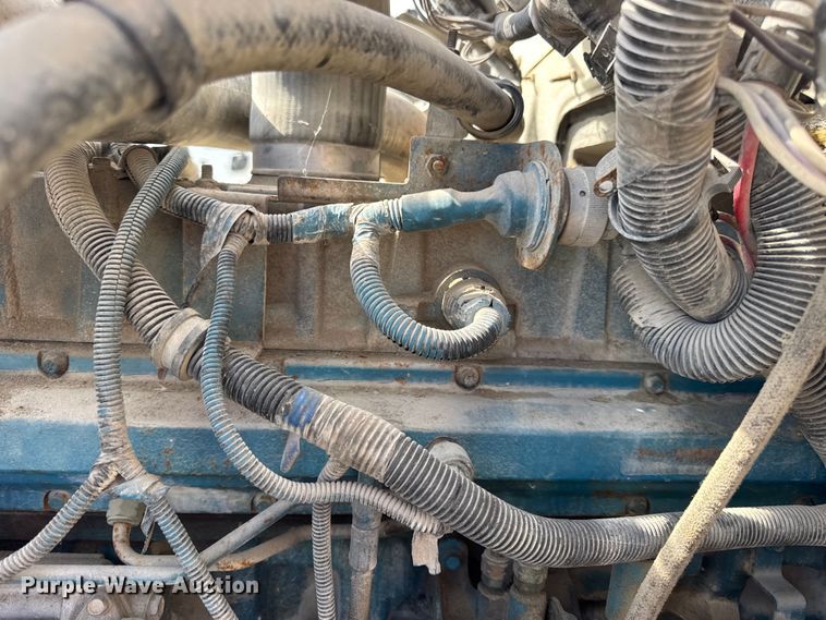 image for item DO2223 1998 International 4900 box truck