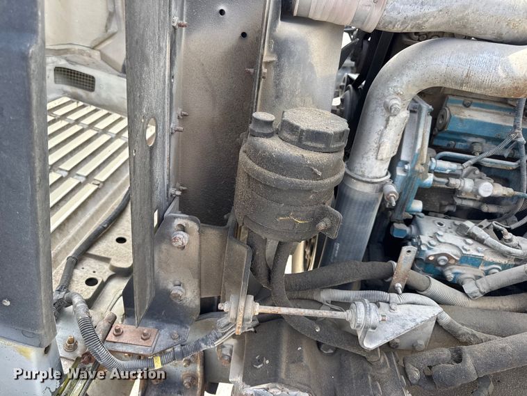 image for item DO2223 1998 International 4900 box truck