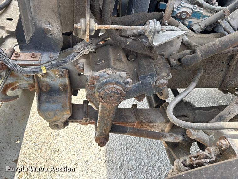 image for item DO2223 1998 International 4900 box truck