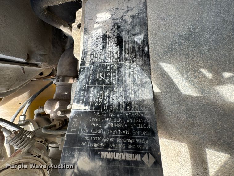 image for item DO2223 1998 International 4900 box truck