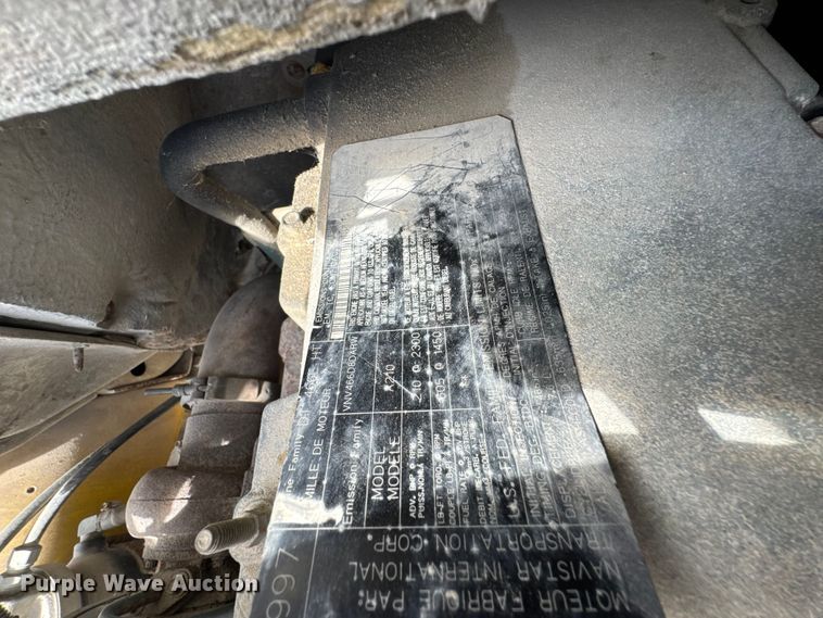 image for item DO2223 1998 International 4900 box truck