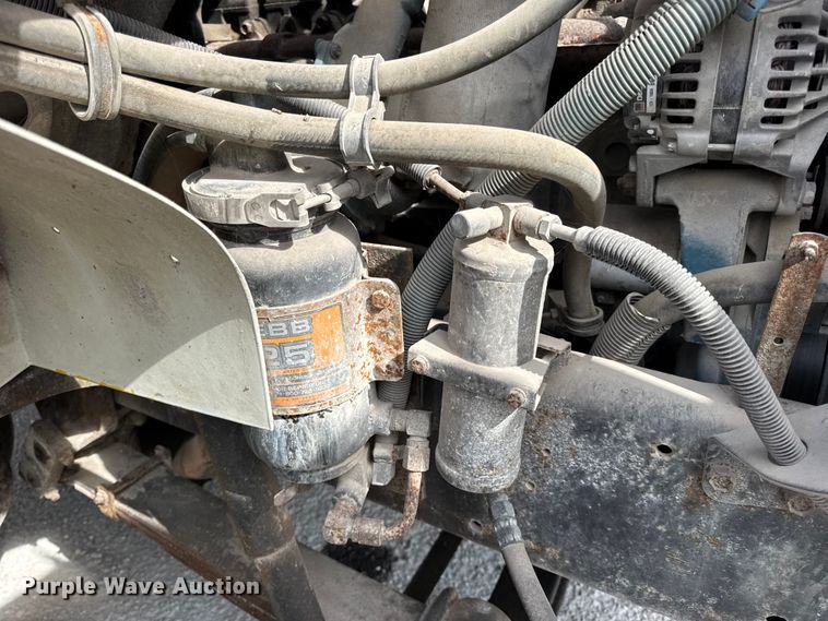 image for item DO2223 1998 International 4900 box truck