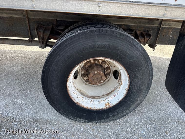 image for item DO2223 1998 International 4900 box truck