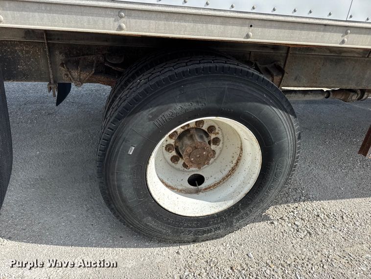 image for item DO2223 1998 International 4900 box truck