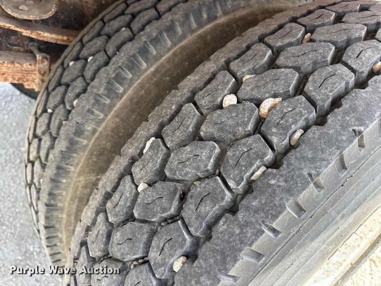 image for item DO2223 1998 International 4900 box truck