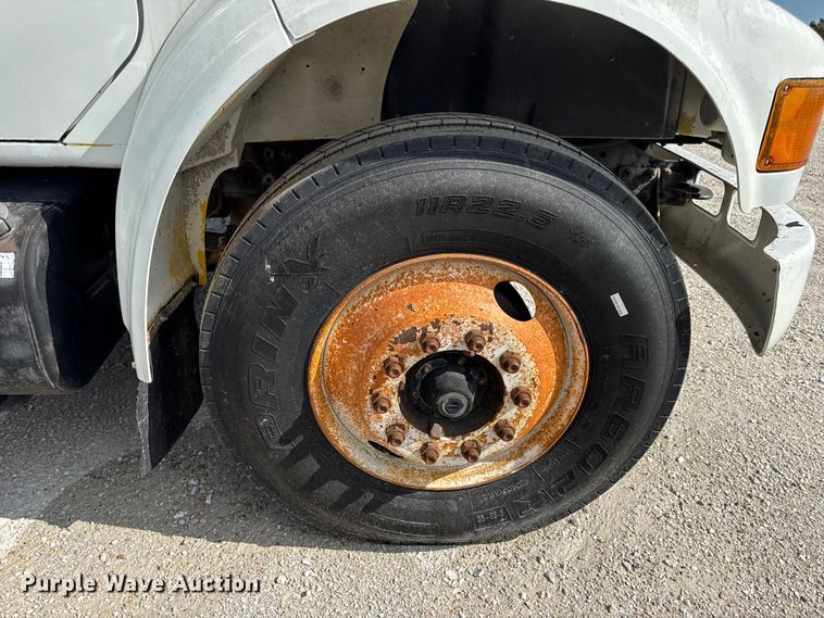 image for item DO2223 1998 International 4900 box truck