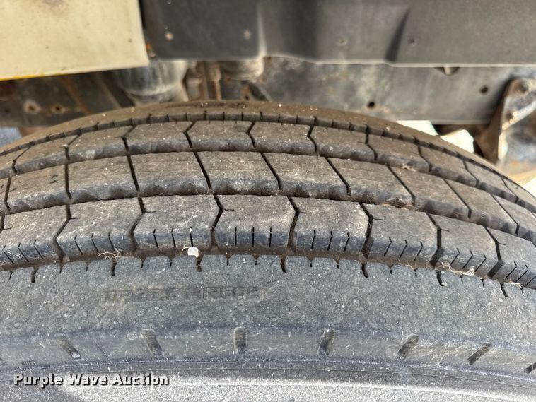 image for item DO2223 1998 International 4900 box truck