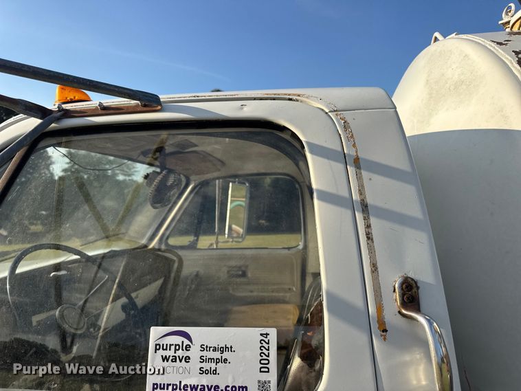 image for item DO2224 1978 Chevrolet C65 vacuum truck