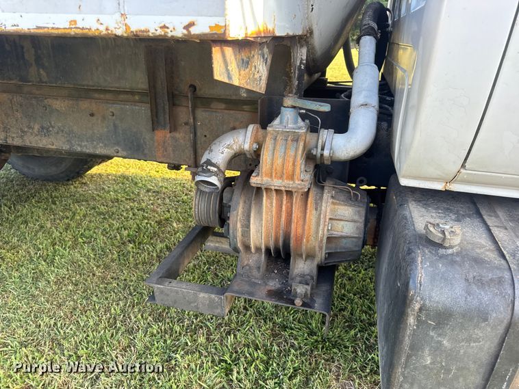 image for item DO2224 1978 Chevrolet C65 vacuum truck