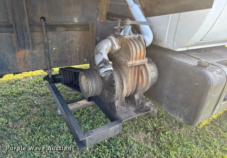 image for item DO2224 1978 Chevrolet C65 vacuum truck