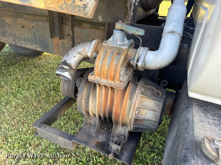 image for item DO2224 1978 Chevrolet C65 vacuum truck