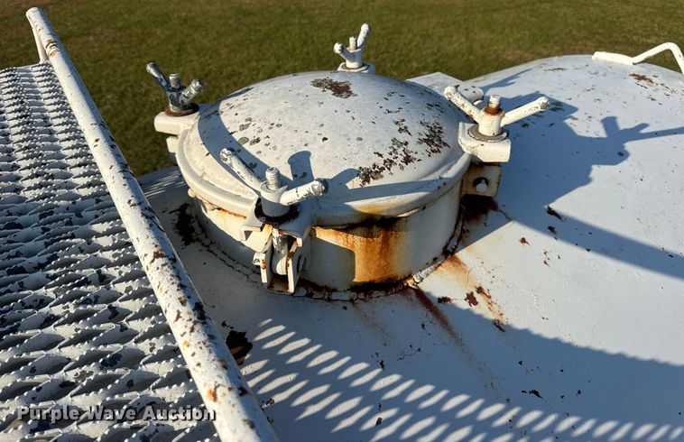 image for item DO2224 1978 Chevrolet C65 vacuum truck