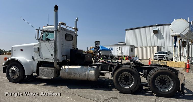 image for item DO2231 2000 Peterbilt 378 semi truck