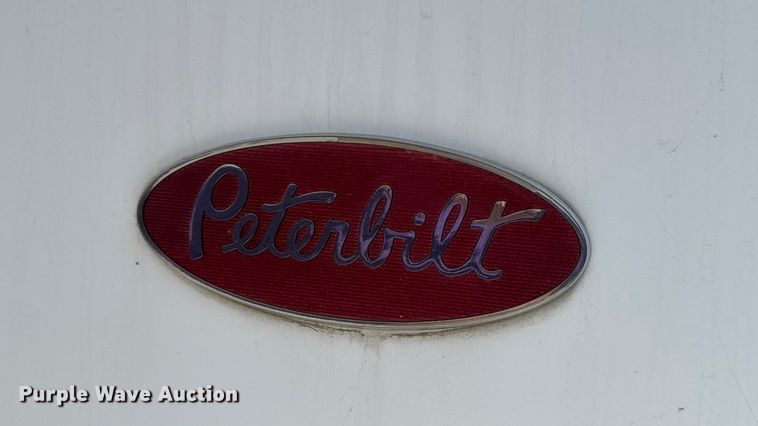 image for item DO2231 2000 Peterbilt 378 semi truck