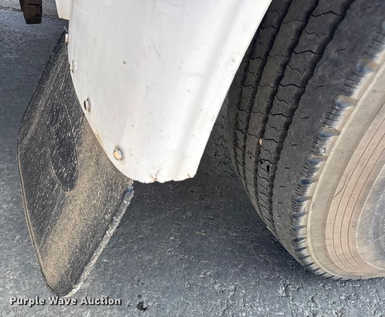 image for item DO2231 2000 Peterbilt 378 semi truck