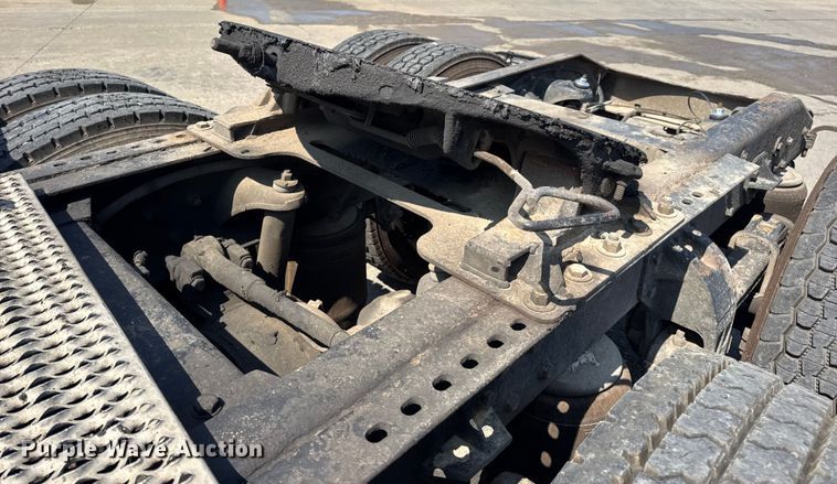 image for item DO2231 2000 Peterbilt 378 semi truck