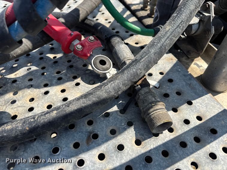 image for item DO2231 2000 Peterbilt 378 semi truck