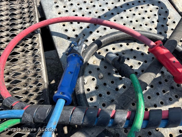 image for item DO2231 2000 Peterbilt 378 semi truck