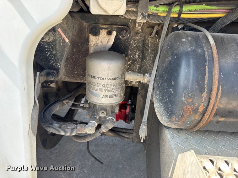 image for item DO2231 2000 Peterbilt 378 semi truck