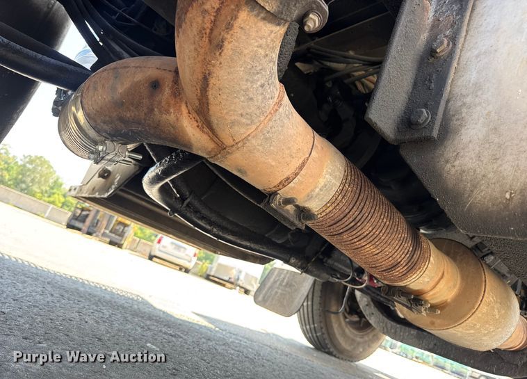 image for item DO2231 2000 Peterbilt 378 semi truck