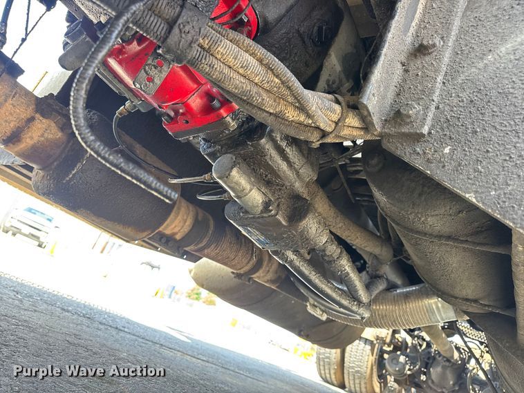 image for item DO2231 2000 Peterbilt 378 semi truck