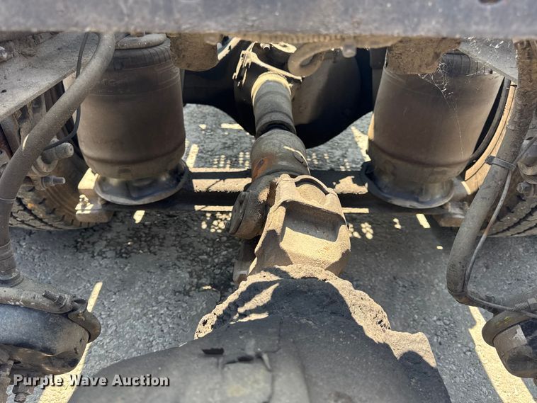 image for item DO2231 2000 Peterbilt 378 semi truck