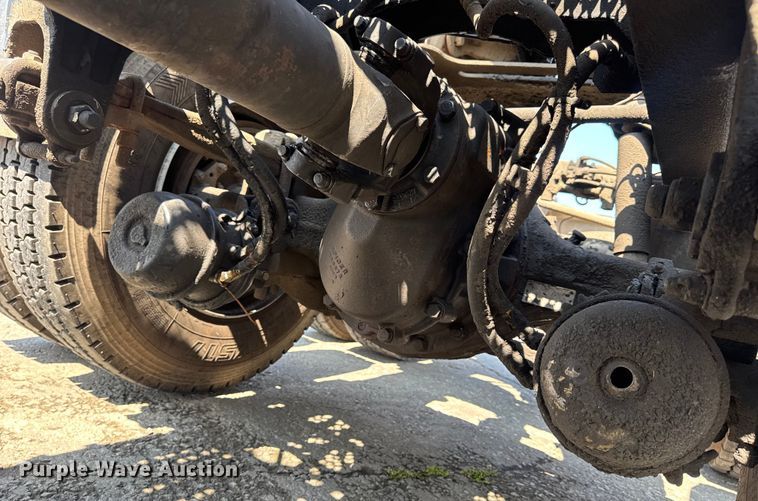 image for item DO2231 2000 Peterbilt 378 semi truck