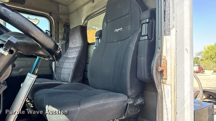 image for item DO2231 2000 Peterbilt 378 semi truck