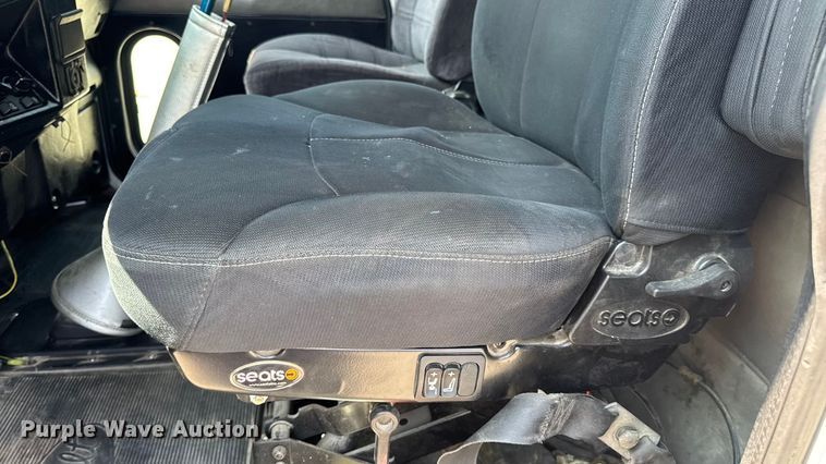 image for item DO2231 2000 Peterbilt 378 semi truck