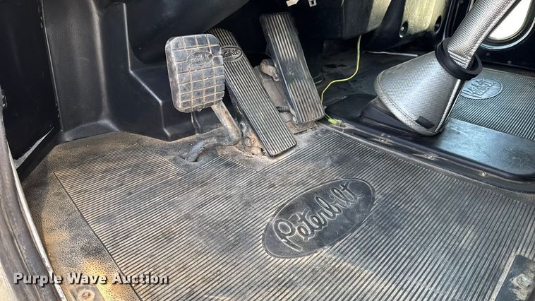 image for item DO2231 2000 Peterbilt 378 semi truck