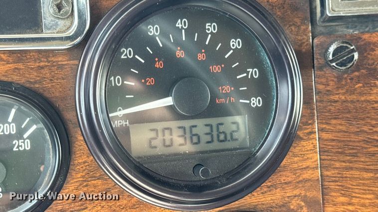 image for item DO2231 2000 Peterbilt 378 semi truck