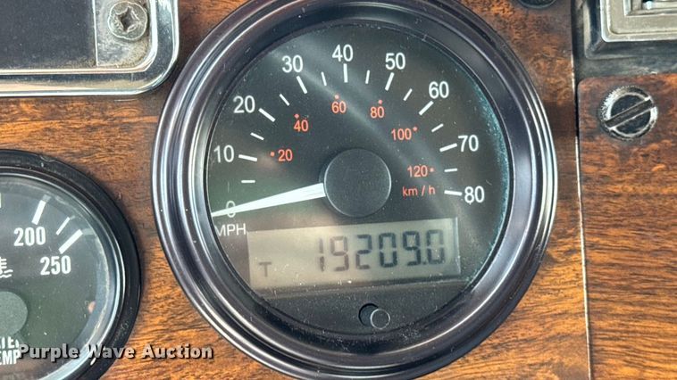 image for item DO2231 2000 Peterbilt 378 semi truck