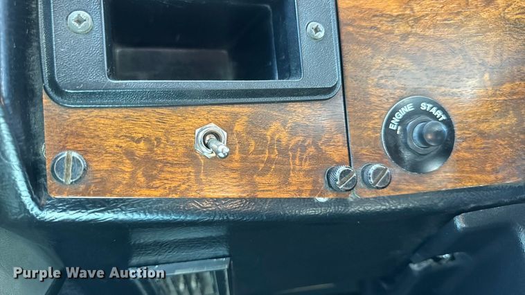 image for item DO2231 2000 Peterbilt 378 semi truck