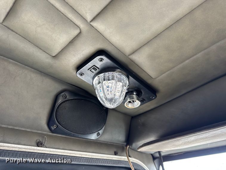 image for item DO2231 2000 Peterbilt 378 semi truck