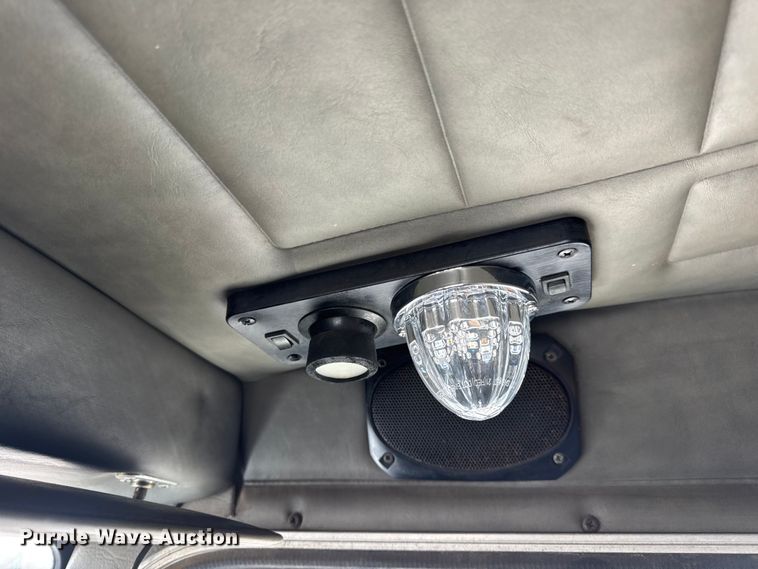 image for item DO2231 2000 Peterbilt 378 semi truck